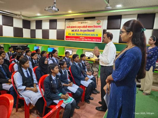 कलेक्टर रोहित व्यास की पहल पर स्वामी आत्मानंद और आईसीटी लैब युक्त स्कूलों में एआई शिक्षण कार्यशाला का जशपुर से हुआ शुभारंभ