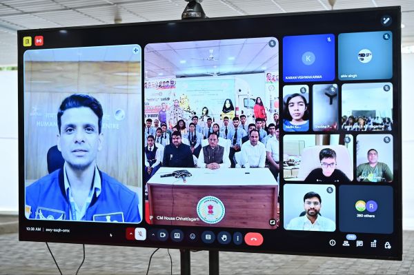 अंतरिक्ष यात्री श्री शुभांशु शुक्ला ने बच्चों के साथ साझा किए अपने अंतरिक्ष यात्रा के अनुभव.....ग्रुप कैप्टन श्री शुक्ला की उपलब्धि देश के युवाओं के लिए प्रेरणादायी: मुख्यमंत्री श्री साय