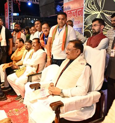 ऐतिहासिक विसर्जन झांकी में पहुंचे मुख्यमंत्री श्री साय : विविध पौराणिक प्रसंगों एवं आधुनिक घटनाओं पर आधारित सुसज्जित झांकियां बनी आकर्षण का केंद्र