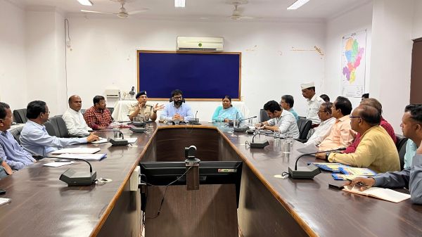 जशपुर विधायक,कलेक्टर एवं वरिष्ठ पुलिस अधीक्षक की उपस्थिति में नवरात्रि एवं दशहरा पर्व की तैयारी को लेकर दशहरा उत्सव समिति की बैठक आयोजित की गई।