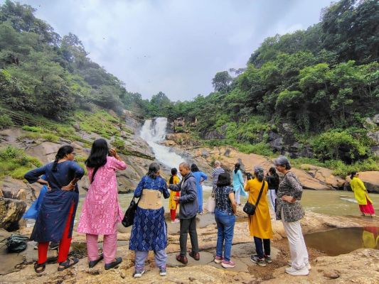 जिला प्रशासन पर्यटन के विकास के लिए सतत् रूप से कर रहा है कार्य,पुणे से आए पर्यटकों को खूब भाया यहां के पर्यटन स्थल और संस्कृृति