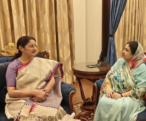 राज्य महिला आयोग की सदस्य प्रियंवदा सिंह जूदेव ने&nbsp; केंद्रीय महिला एव बाल विकास मंत्री से मिली.....पहाड़ी कोरवा और बिरहोर बाहुल्य क्षेत्र में आंगनबाड़ी केंद्र के विकास का रखा प्रस्ताव