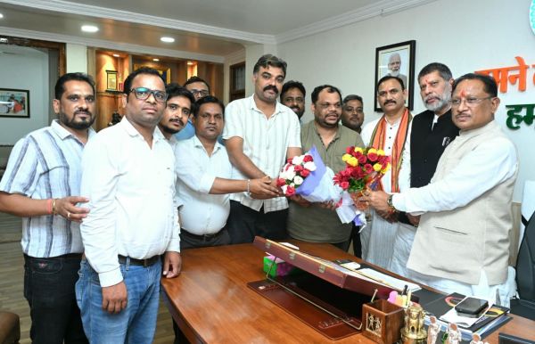 मुख्यमंत्री से छत्तीसगढ़ प्रदेश एनएचएम कर्मचारी संघ के प्रतिनिधिमंडल ने की मुलाकात.....प्रमुख मांगें पूर्ण होने पर संघ ने आभार जताते हुए वापस ली प्रदेशव्यापी हड़ताल