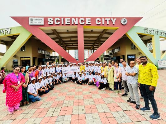 स्वामी आत्मानंद अंग्रेजी माध्यम विद्यालय जशपुर की छात्रा दीपिका व मुस्कान ने विज्ञान विज्ञान अनुसंधान यात्रा &nbsp;में किया जिले का प्रतिनिधित्व -