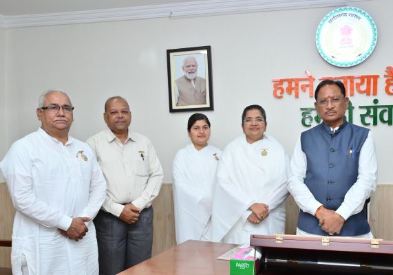 प्रजापिता ब्रह्माकुमारी ईश्वरीय विश्वविद्यालय के प्रतिनिधि मण्डल ने मुख्यमंत्री से की सौजन्य मुलाकात