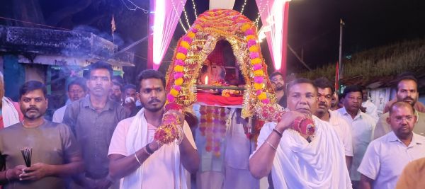 जनसेवा अभेद आश्रम नारायणपुर-चिटकवाइन में निकला मां भगवती का डोला, ढोल, नगाड़ों से गूंजा वनांचल, आस्था का दिखा अद्भूत सैलाब