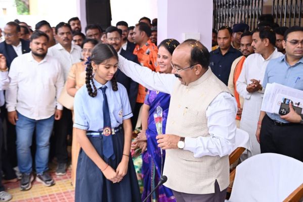 छात्राओं को अब आर्थिक तंगी के कारण अपनी पढ़ाई बीच में नही छोड़नी पड़ेगी :&nbsp;&lsquo;सरकारी स्कूलों से दसवीं, बारहवीं पास करने वाली छात्राओं को आगे पढ़ाई के लिए मिलेंगे 30 हजार रूपए&lsquo; &nbsp;