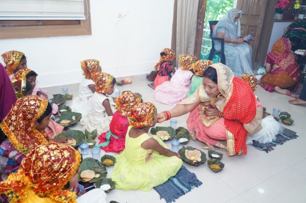 मुख्यमंत्री निवास बगिया में नवरात्रि पर्व पर हुआ नौ कन्या भोज का आयोजन, CM साय की धर्मपत्नी श्रीमती कौशल्या साय ने कन्याओं का चरण धोकर किया पूजन.....