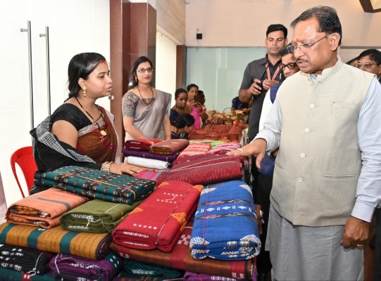 प्रदेश की दीदियां बनीं आत्मनिर्भरता की ब्रांड एंबेसडर : प्रधानमंत्री श्री नरेंद्र मोदी के लखपति दीदी बनाने के संकल्प से महिलाएं बनी आत्मनिर्भर : मुख्यमंत्री