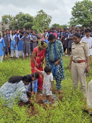 वन विभाग के सन्ना परिक्षेत्र से हटाये गये अवैध अतिक्रमण पर किया गया पौध रोपण&nbsp;