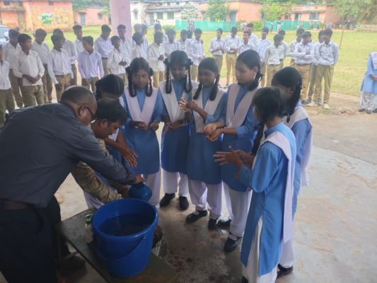 विश्व हाथ धुलाई दिवस पर स्वच्छ संकल्प अभियान अंतर्गत&nbsp;बच्चों को स्वच्छता के प्रति किया गया जागरूक