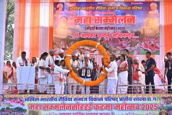 मुख्यमंत्री कंडोरा में सोहरई करमा महोत्सव 2025 में&nbsp; &nbsp;हुए शामिल...रौतिया समाज के सामुदायिक भवन का किया लोकार्पण,,,करमा महोत्सव हमारी प्राचीन और गौरवशाली परंपरा का प्रतीक: सीएम विष्णुदेव साय