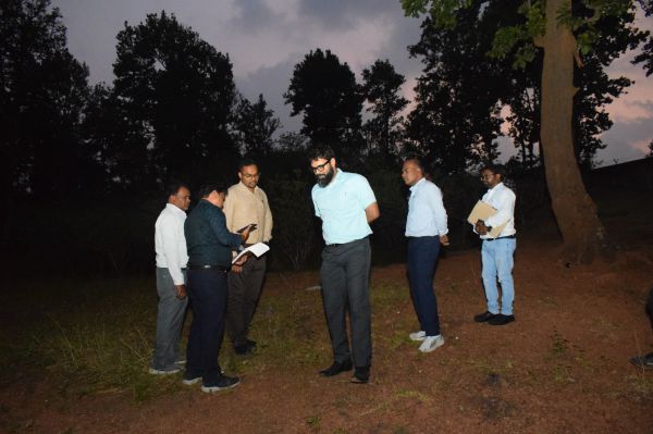 दिव्यांग बच्चों के लिए बनने वाले आदर्श आवासीय परिसर का कलेक्टर ने किया निरीक्षण, गुणवत्ता के समय सीमा में पूर्ण करने दिए निर्देश