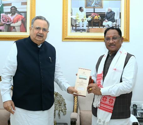 मुख्यमंत्री श्री विष्णु देव साय को विधानसभा अध्यक्ष डॉ. रमन सिंह ने नवीन विधानसभा भवन के लोकार्पण समारोह में शामिल होने का दिया आमंत्रण &nbsp;