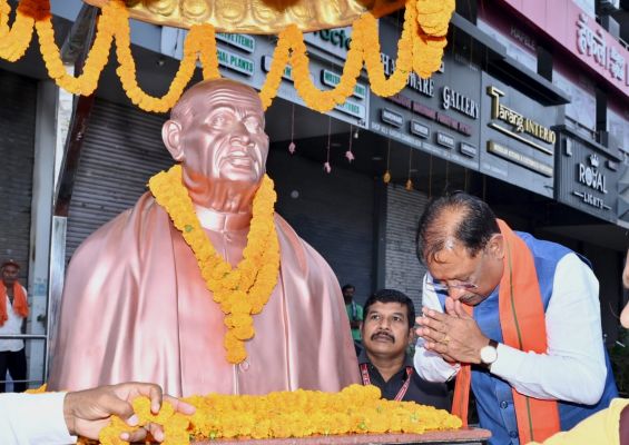 राष्ट्रीय एकता दिवस पर मुख्यमंत्री ने सरदार पटेल की प्रतिमा पर किया माल्यार्पण,विविधता में एकता ही भारत की असली ताकत : मुख्यमंत्री विष्णु देव साय