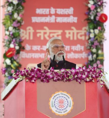 नवा रायपुर में छत्तीसगढ़ विधानसभा के नए भवन के उद्घाटन के अवसर पर प्रधानमंत्री श्री नरेन्द्र मोदी ने कहा छत्तीसगढ़ की विकास यात्रा के लिए, आज का दिन एक स्वर्णिम शुरुआत