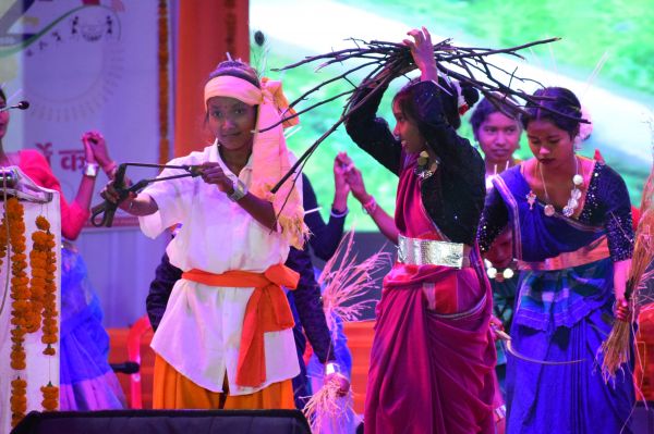 राज्योत्सव समापन समारोह में सांस्कृतिक प्रस्तुतियों ने बांधा समां,सुआ, सरहुल, करमा आदि नृत्यों ने लोगों का मोहा मन