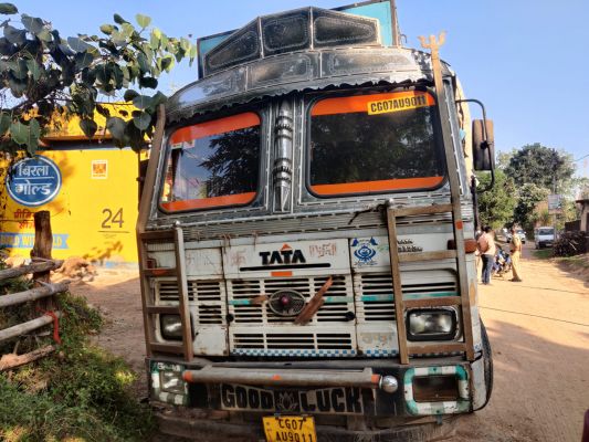 अवैध धान परिवहन एवं भंडारण पर लगातार कार्रवाई जारी,छाल के ग्राम हाटी में 900 बोरा अवैध धान जब्त,