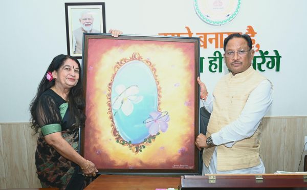 मुख्यमंत्री से इंदिरा कला संगीत विश्वविद्यालय की कुलपति डॉ. लवली शर्मा ने की सौजन्य मुलाकात