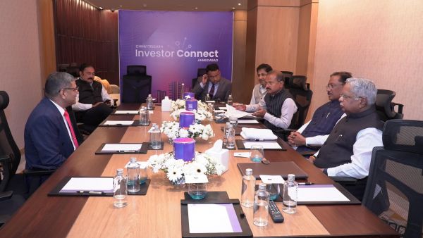 मुख्यमंत्री विष्णुदेव साय से कैडिला फार्मास्युटिकल्स लिमिटेड के समूह अध्यक्ष राज प्रकाश व्यास &nbsp;ने की मुलाकात