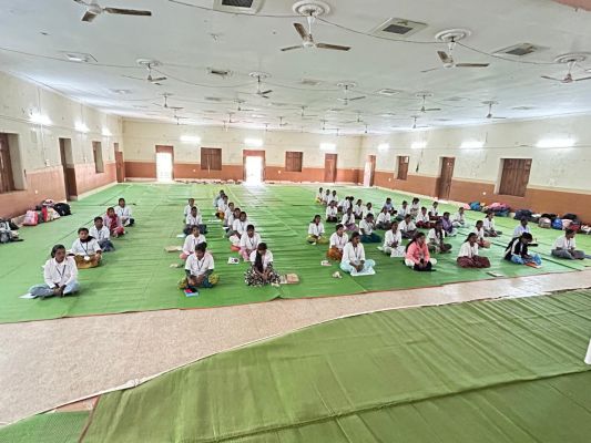 योग मित्रों को दिया गया विशेष प्रशिक्षण :&nbsp;हाई-रिस्क गर्भवती महिलाओं के लिए विशेष योग कार्यक्रम से मिल रहे सकारात्मक परिणाम