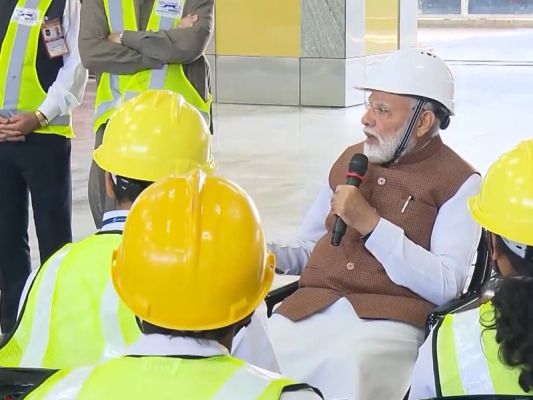 प्रधानमंत्री नरेन्द्र मोदी ने गुजरात में मुंबई-अहमदाबाद हाई-स्पीड रेल कॉरिडोर की प्रगति की समीक्षा की,भारत की पहली बुलेट ट्रेन परियोजना की टीम के साथ की बातचीत&nbsp;