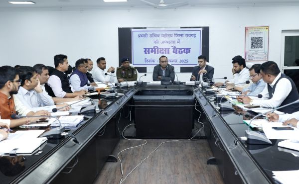 रायगढ़ : शासन की जनकल्याणकारी योजनाओं से पात्र हितग्राही वंचित नहीं होना चाहिए-प्रभारी सचिव,स्वास्थ्य केंद्रों में विलंब से दवा पहुंचने पर जताई नाराजगी