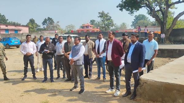 सरगुजा कमिश्नर श्री नरेन्द्र कुमार दुग्गा ने दुलदुला धान खरीदी केंद्र का किया निरीक्षण ,सुविधाओं की ली जानकारी&nbsp;