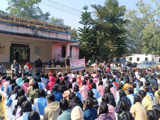 प्रधान जिला एवं सत्र न्यायालय जशपुर में संविधान की प्रस्तावना का सामूहिक वाचन किया गया