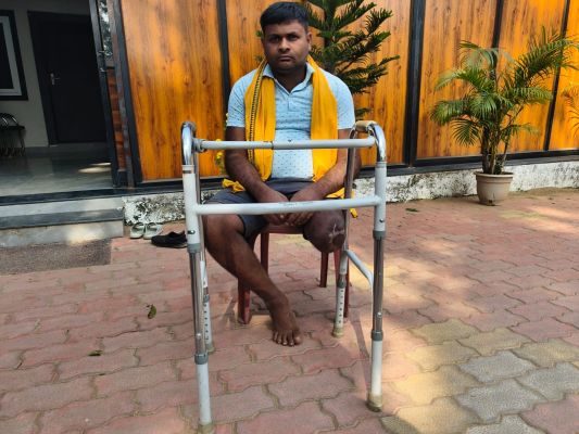 मुख्यमंत्री कैंप कार्यालय की पहल से हादसे में अपना एक पैर गवां चुके पुरेन्द्र का रायपुर में लगेगा नया कृत्रिम पैर,मुख्यमंत्री के प्रति किया आभार व्यक्त