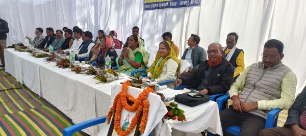 गिनाबहार के टुकुपानी में हुआ सुशासन शिविर का आयोजन,शासन की योजनाओं का लाभ लेने हितग्राहियों को किया गया प्रेरित...अधिकारी अगर बात नही सुनते है तो जनता जनप्रतिनिधियों को बताएं-श्रीमती सुशीला साय