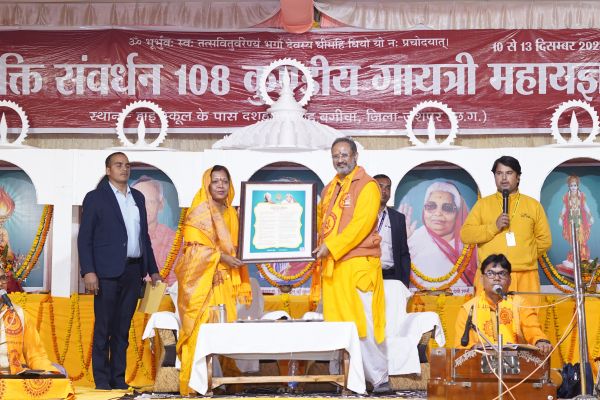 दीपयज्ञ का संदेश&mdash;हम स्वयं दीपक बनें: डॉ. चिन्मय पंड्या, अन्य के जीवन में चेतना जगाने का संकल्प लें: कौशल्या साय......