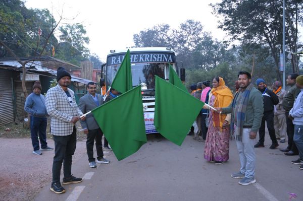 नगर पालिका अध्यक्ष श्री अरविंद भगत ने जिले के 378 तीर्थ यात्रियों के बस को हरि झंडी दिखाकर यात्रा के लिए किया रवाना