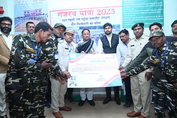 हाथी&ndash;मानव द्वंद प्रबंधन की दिशा में बड़ी पहल: मुख्यमंत्री विष्णुदेव साय ने &lsquo;गजरथ यात्रा&ndash;2025&rsquo; पुस्तक का किया विमोचन,उत्कृष्ट कार्य करने वाले वनकर्मी सम्मानित