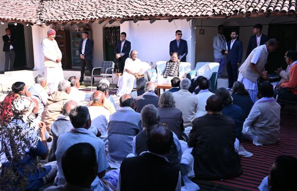 मुख्यमंत्री ने सामरबार के संत गहिरा गुरु आश्रम में गुरु पीठाधीश्वर संत श्री बभ्रुवाहन सिंह जी महाराज से किए मुलाकात&nbsp;