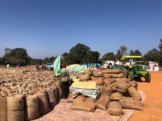 धान खरीदी केन्द्र में किसानों के लिए की गई पूरी व्यवस्था,किसानों को मिल रही बेहतर सुविधाएं