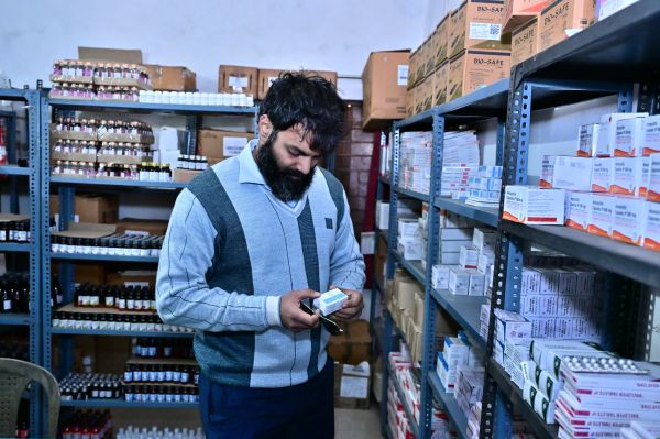 स्वास्थ्य व्यवस्था में किसी भी लापरवाही को नहीं किया जाएगा बर्दाश्त, कलेक्टर रोहित व्यास ने पीएचसी सुलेसा का निरीक्षण कर दवाओं, साफ-सफाई और सुविधाओं को लेकर दिए स्पष्ट निर्देश