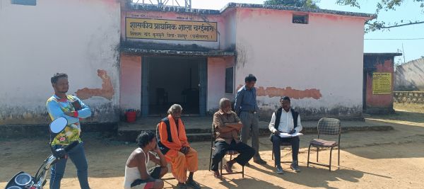 चराईमारा स्कूल में पंचायत का &lsquo;अचानक एक्शन&rsquo;, स्कूल में नशे में धुत मिला प्रधान पाठक, आंगनबाड़ी सूनी और उप स्वास्थ्य केंद्र में रात की ड्यूटी गायब &mdash; गांव ने देखी सिस्टम की असली तस्वीर