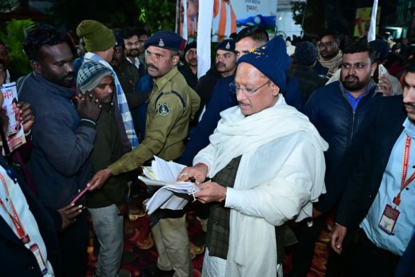 मुख्यमंत्री श्री विष्णु देव साय ने बगिया में जनदर्शन के दौरान &nbsp;आमजनों से किया सीधा संवाद,समस्याओं के त्वरित, संवेदनशील एवं प्राथमिकता से निराकरण के दिए निर्देश