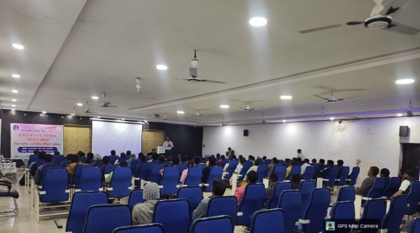 टेली लॉ योजना को जन-जन तक पहुंचाने एवं सीएससी सेवाओं के विस्तार के लिए जशपुर कलेक्टरेट में आयोजित हुई जिला स्तरीय महत्वपूर्ण बैठक