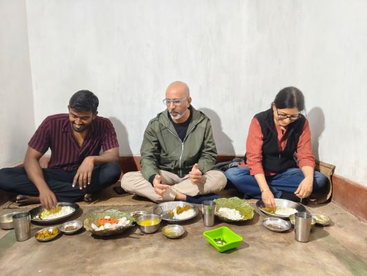 बिना मोबाइल और इंटरनेट के गाँव की शांति में बीता समय, जशपुर के सामुदायिक होमस्टे में तमिलनाडु से आए पहले अतिथि का अनोखा अनुभव