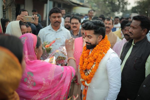 कुनकुरी में भाजपा युवा मोर्चा के नवनियुक्त जिला अध्यक्ष राजकुमार विजय आदित्य सिंह जूदेव एवं महामंत्री विकास राजा सोनी का प्रथम आगमन पर ग्रामीण मंडल ने किया भव्य स्वागत