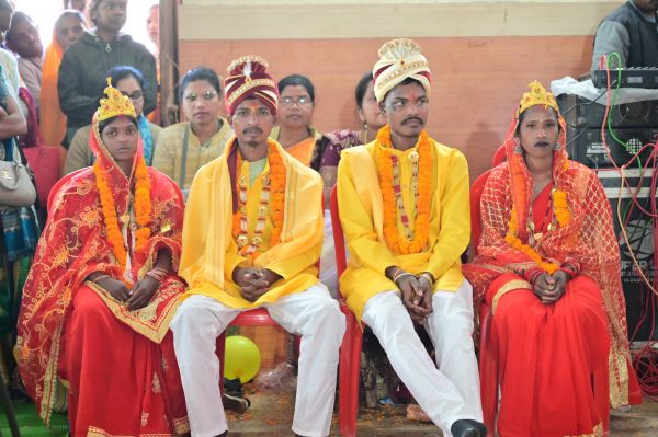 कन्यादान महादान की परंपरा को सशक्त बनाती मुख्यमंत्री कन्या विवाह योजना, जशपुर में एक साथ 48 बेटियों का विवाह संपन्न, शासन की ओर से प्रत्येक जोड़े को 35-35 हजार रुपये की आर्थिक सहायता व उपहार प्रदान-मुख्यमंत्री विष्णुदेव साय ने वर्चुअल रूप से दी शुभकामनाएं