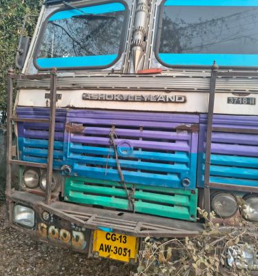 रायगढ़ पुलिस का बड़ा खुलासा &mdash; फर्जी नंबर प्लेट लगाकर वर्षों से धान परिवहन कर रहा ट्रक मालिक बेनकाब, रोड टैक्स चोरी कर शासन को पहुंचा रहा था लाखों का नुकसान