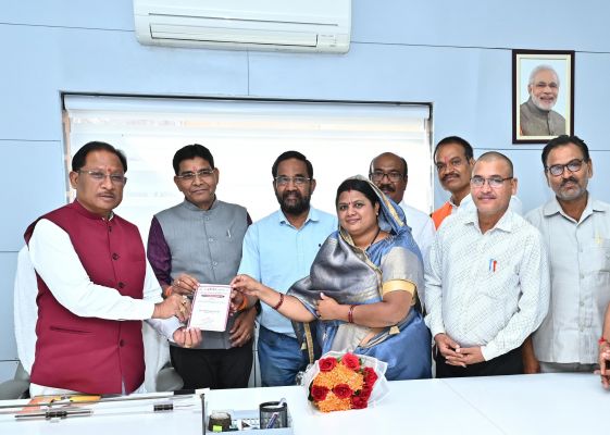 मुख्यमंत्री श्री साय से छत्तीसगढ़ मनवा कुर्मी क्षत्रिय समाज के प्रतिनिधिमंडल ने की सौजन्य मुलाकात, 80 वॉ महा- अधिवेशन का दिया न्यौता