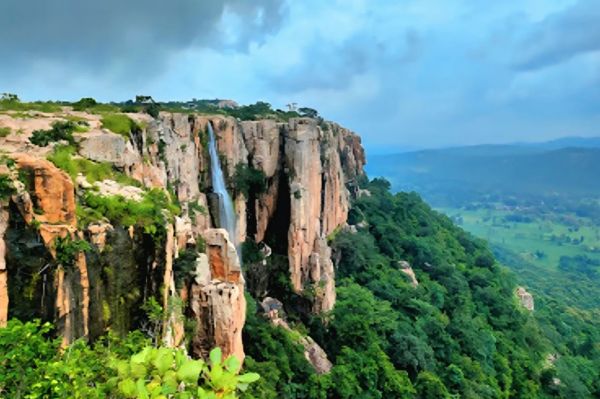 रोमांच और प्रकृति का संगम शिशुपाल पर्वत बना छत्तीसगढ़ का नया एडवेंचर हब,प्राचीन दुर्ग ,ट्रेकिंग,जलप्रपात और प्राकृतिक सौंदर्य ने बढ़ाया आकर्षण, युवाओं के लिए बना रोमांच और पर्यटन का नया केंद्र