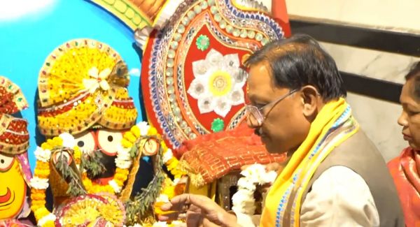 62 वें जन्मदिवस पर मुख्यमंत्री श्री विष्णुदेव साय ने श्री जगन्नाथ मंदिर में पूजा-अर्चना कर प्रदेशवासियों के सुख-समृद्धि की कामना की