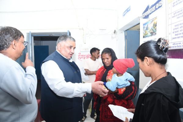 मुख्यमंत्री विष्णु देव साय के जन्मदिवस पर लखनपुर में विशेष पूजा-अर्चना, मंत्री श्री राजेश अग्रवाल ने मरीजों को बांटे फल