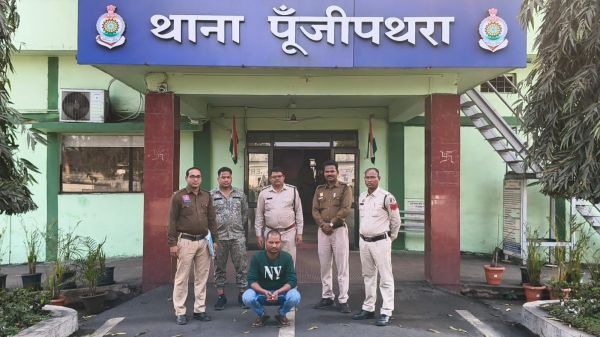 दुष्कर्म और डिजिटल ब्लैकमेलिंग के मामले में पुलिस की बड़ी कार्रवाई: प्लांट सुपरवाइजर पंकज यादव गिरफ्तार,मोबाइल से आपत्तिजनक वीडियो भी बरामद