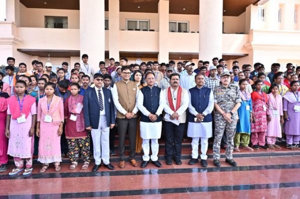 विष्णु देव साय ने किया &lsquo;गुलाल&rsquo; होली विशेषांक का भव्य विमोचन, बोले &ndash; रंगों का यह पर्व सामाजिक समरसता, भाईचारे और भारतीय परंपराओं की जीवंत विरासत का प्रतीक